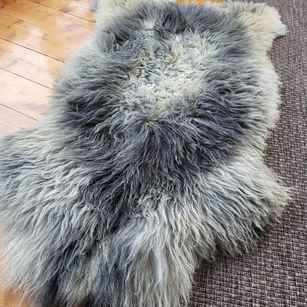 Genuine Gotland Cross Sheepskin Rug Natural Gray 50" x 30" - Picture 3 of 6